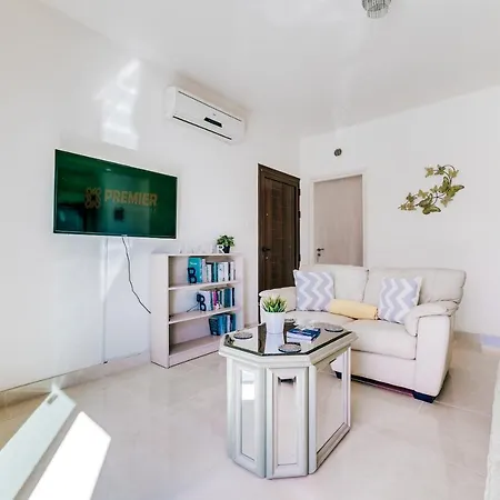 Kelly Apartment *